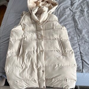Zara Women's Off-White Puffer Vest size small